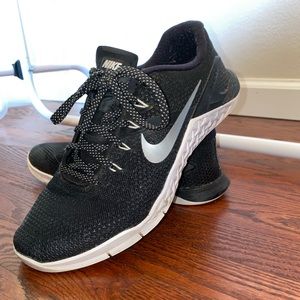 NIKE MetCon Sneakers